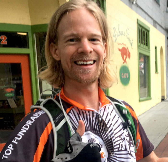 People Are Admiring The Man Known As The ‘Blinking White Guy’ Over Using His Fame To Raise Money For Charity People Are Admiring The Man Known As The ‘Blinking White Guy’ Over Using His Fame To Raise Money For Charity