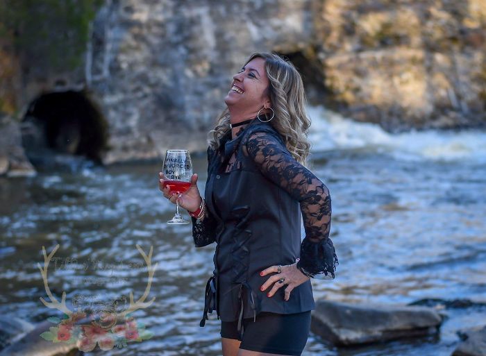 Woman Divorces Her Husband, Celebrates It By Getting A Photoshoot Woman Divorces Her Husband, Celebrates It By Getting A Photoshoot