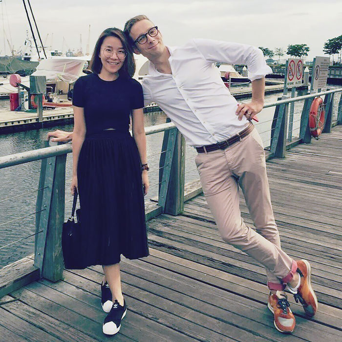 35 Times Tall People Hilariously Overshadowed Short People 35 Times Tall People Hilariously Overshadowed Short People