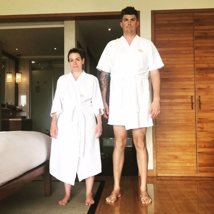 35 Times Tall People Hilariously Overshadowed Short People 35 Times Tall People Hilariously Overshadowed Short People