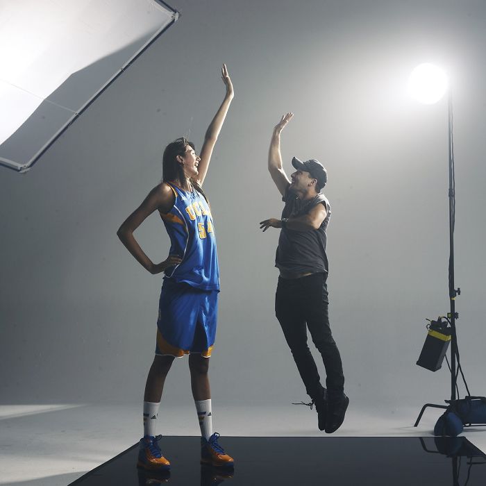 35 Times Tall People Hilariously Overshadowed Short People 35 Times Tall People Hilariously Overshadowed Short People