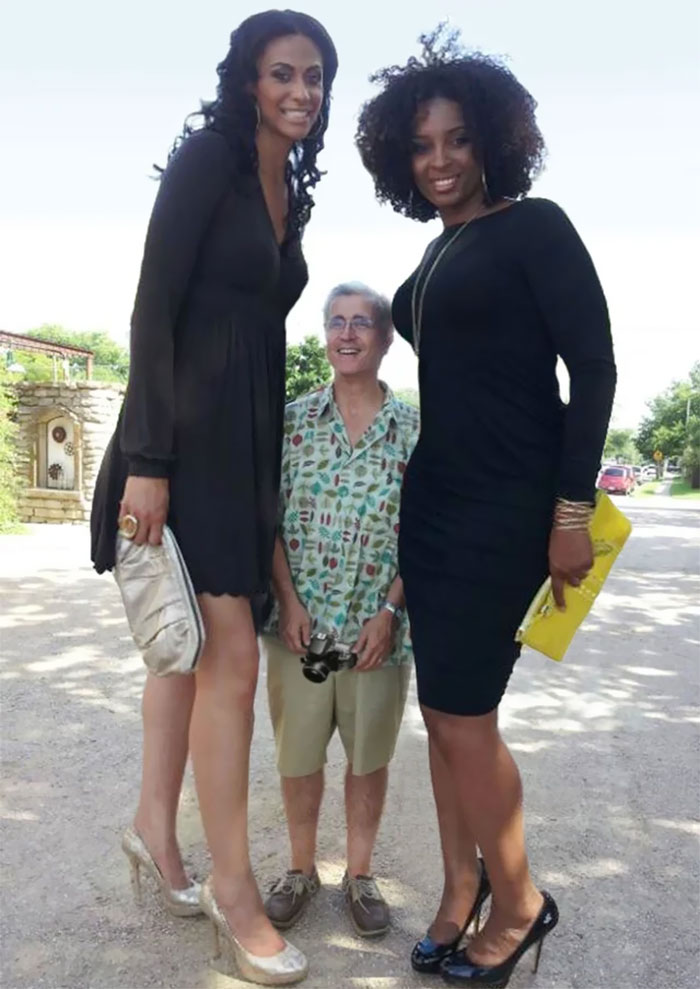 35 Times Tall People Hilariously Overshadowed Short People 35 Times Tall People Hilariously Overshadowed Short People
