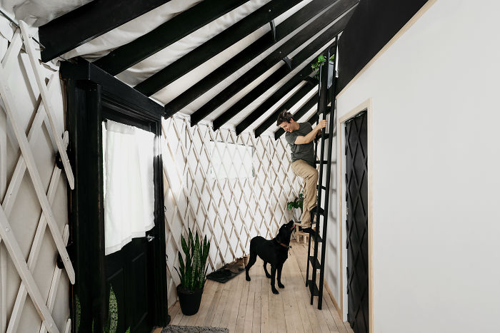 Couple Spends A Year Building Their Dream Yurt And It Looks Amazing Couple Spends A Year Building Their Dream Yurt And It Looks Amazing