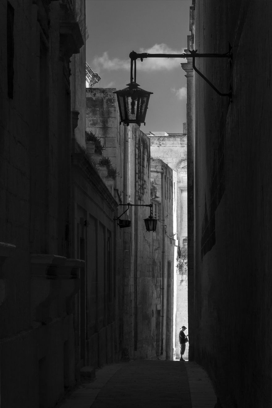 With My Black And White Photography I Try To Illustrate How Isolated We, As A Society, Have Become (20 Pics)