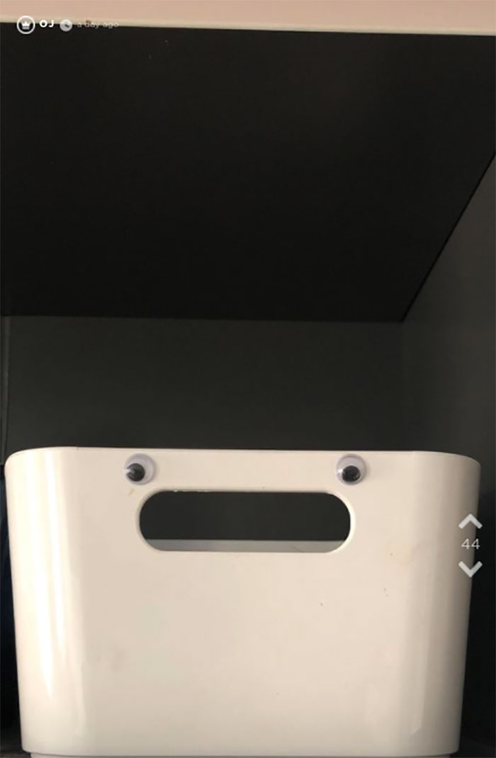 Girlfriend Orders 1K Googly Eyes, Spends 2 Hours Sticking Half Of Them On Everything In Her Boyfriend’s Apartment Girlfriend Orders 1K Googly Eyes, Spends 2 Hours Sticking Half Of Them On Everything In Her Boyfriend’s Apartment