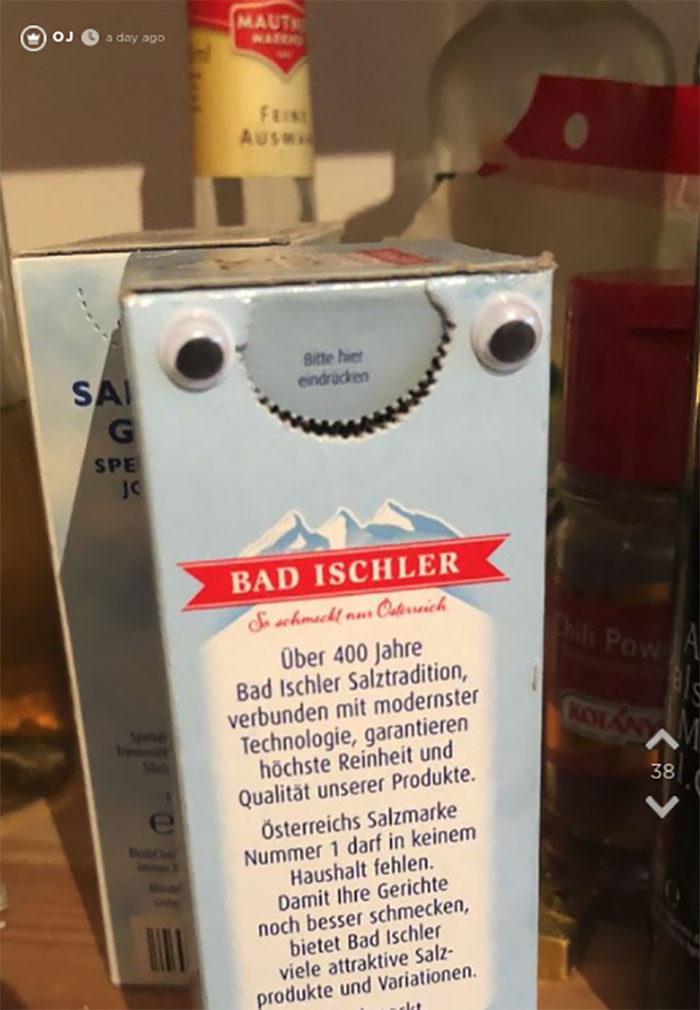 Girlfriend Orders 1K Googly Eyes, Spends 2 Hours Sticking Half Of Them On Everything In Her Boyfriend’s Apartment Girlfriend Orders 1K Googly Eyes, Spends 2 Hours Sticking Half Of Them On Everything In Her Boyfriend’s Apartment