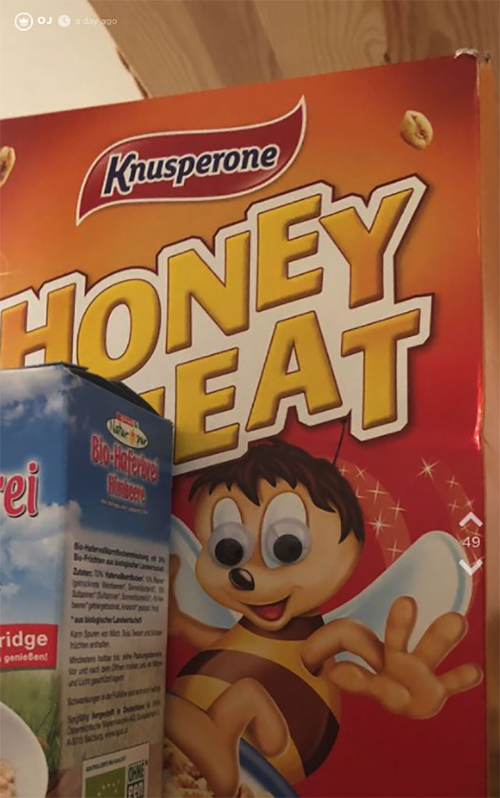 Girlfriend Orders 1K Googly Eyes, Spends 2 Hours Sticking Half Of Them On Everything In Her Boyfriend’s Apartment Girlfriend Orders 1K Googly Eyes, Spends 2 Hours Sticking Half Of Them On Everything In Her Boyfriend’s Apartment