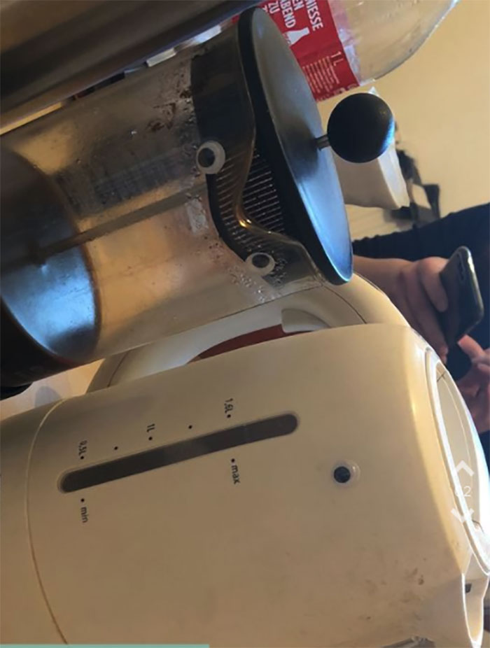 Girlfriend Orders 1K Googly Eyes, Spends 2 Hours Sticking Half Of Them On Everything In Her Boyfriend’s Apartment Girlfriend Orders 1K Googly Eyes, Spends 2 Hours Sticking Half Of Them On Everything In Her Boyfriend’s Apartment