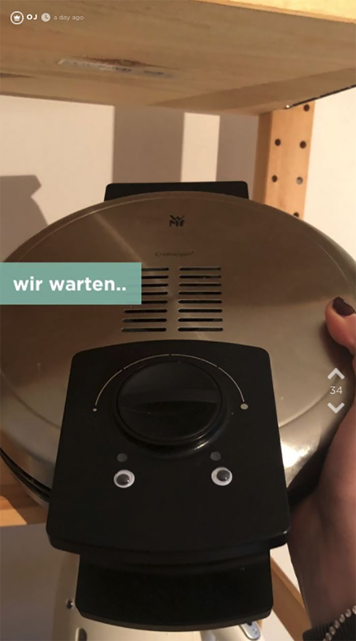 Girlfriend Orders 1K Googly Eyes, Spends 2 Hours Sticking Half Of Them On Everything In Her Boyfriend’s Apartment Girlfriend Orders 1K Googly Eyes, Spends 2 Hours Sticking Half Of Them On Everything In Her Boyfriend’s Apartment