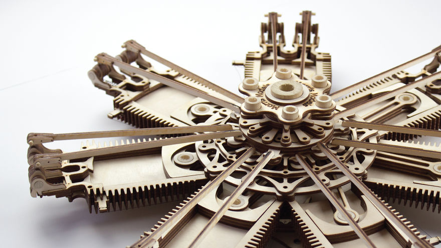 Aviation Professor Designs Highly Detailed And Intricate Laser Cut Models Of Classic Engines Aviation Professor Designs Highly Detailed And Intricate Laser Cut Models Of Classic Engines