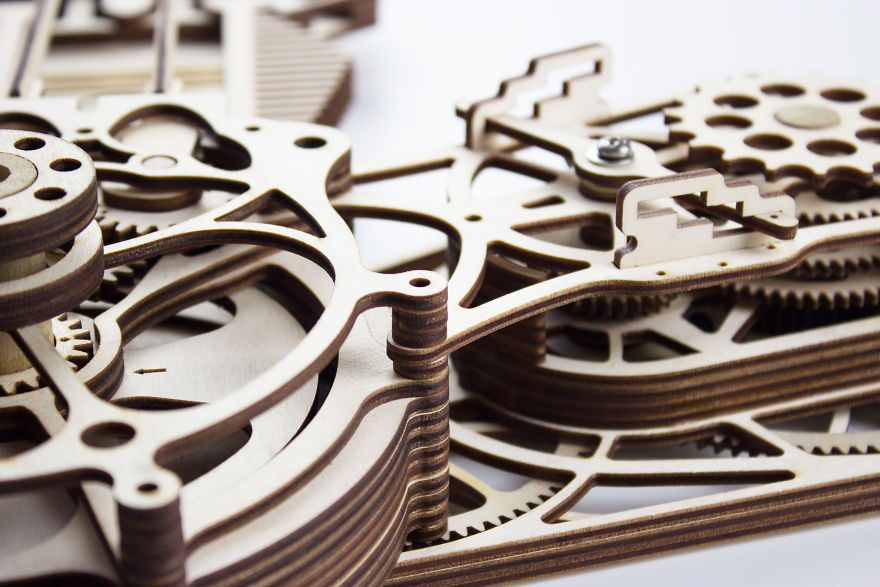 Aviation Professor Designs Highly Detailed And Intricate Laser Cut Models Of Classic Engines Aviation Professor Designs Highly Detailed And Intricate Laser Cut Models Of Classic Engines