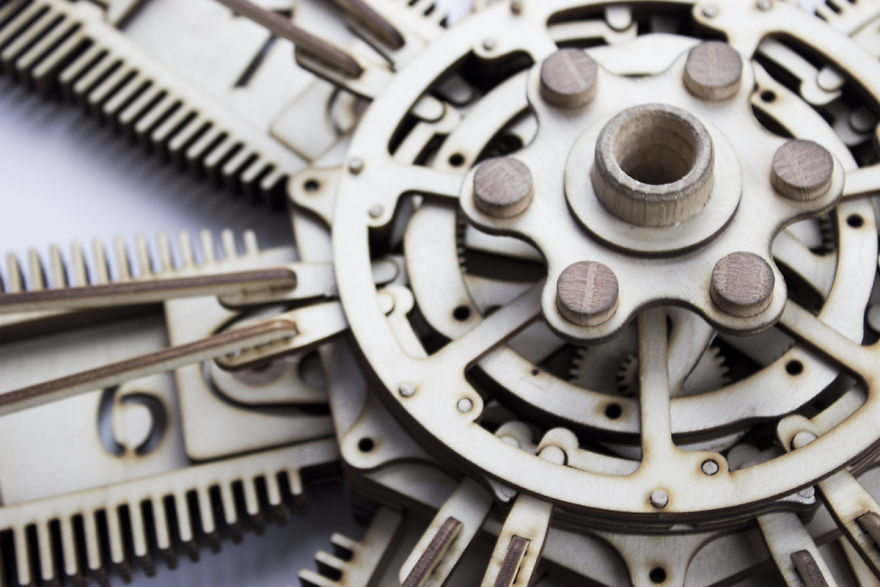 Aviation Professor Designs Highly Detailed And Intricate Laser Cut Models Of Classic Engines Aviation Professor Designs Highly Detailed And Intricate Laser Cut Models Of Classic Engines