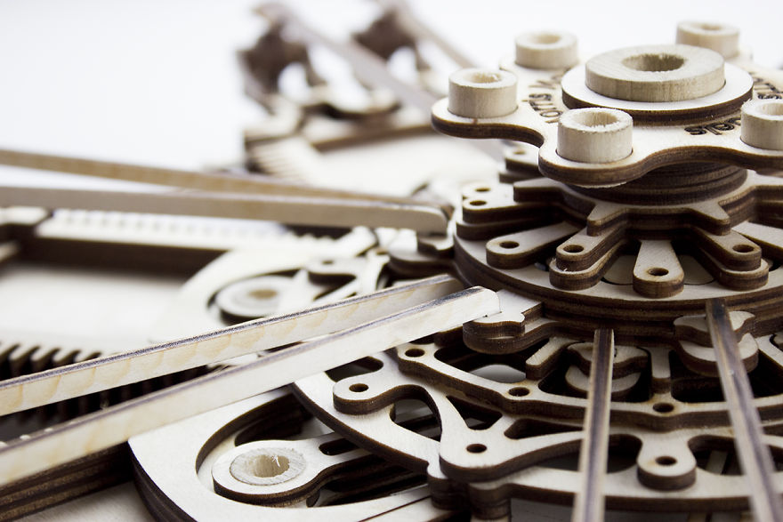 Aviation Professor Designs Highly Detailed And Intricate Laser Cut Models Of Classic Engines Aviation Professor Designs Highly Detailed And Intricate Laser Cut Models Of Classic Engines