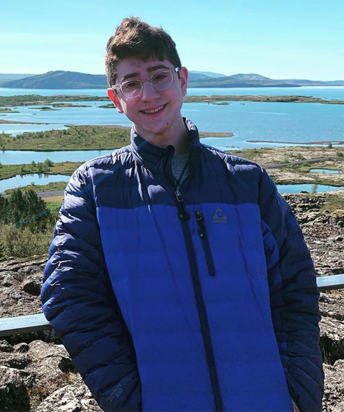 17-Year-Old Figures Out How To Put All The Data About Coronavirus Into One Website And Now Millions Are Using It 17-Year-Old Figures Out How To Put All The Data About Coronavirus Into One Website And Now Millions Are Using It