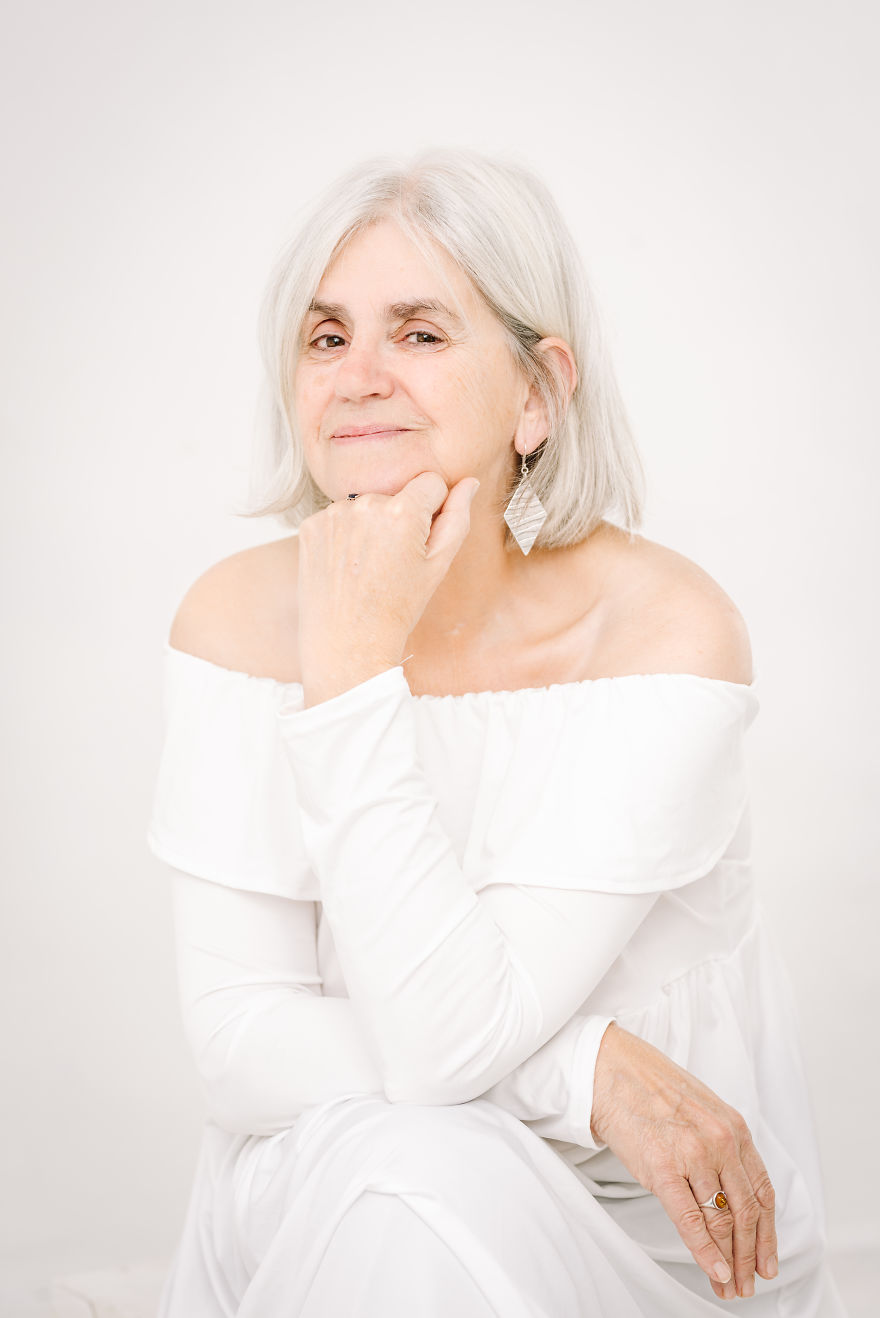 My 15 Portraits Of Women With Grey Hair Inspire People To Embrace Their Natural Beauty My 15 Portraits Of Women With Grey Hair Inspire People To Embrace Their Natural Beauty