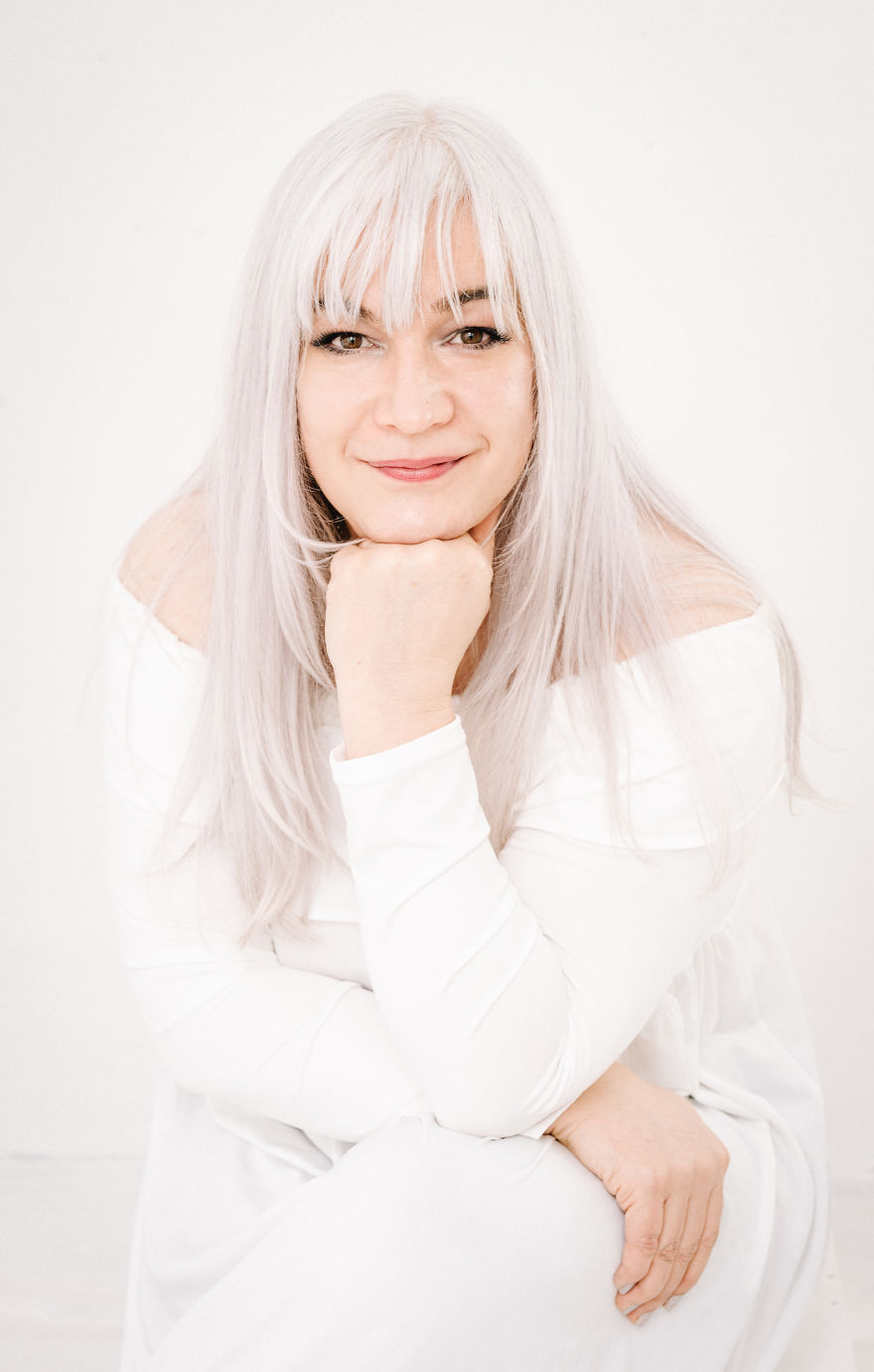 My 15 Portraits Of Women With Grey Hair Inspire People To Embrace Their Natural Beauty My 15 Portraits Of Women With Grey Hair Inspire People To Embrace Their Natural Beauty