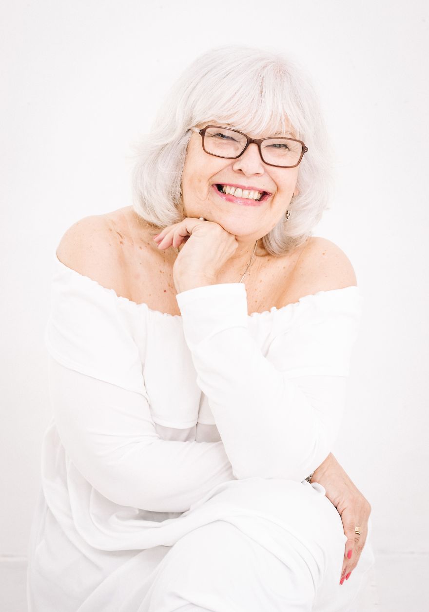 My 15 Portraits Of Women With Grey Hair Inspire People To Embrace Their Natural Beauty My 15 Portraits Of Women With Grey Hair Inspire People To Embrace Their Natural Beauty