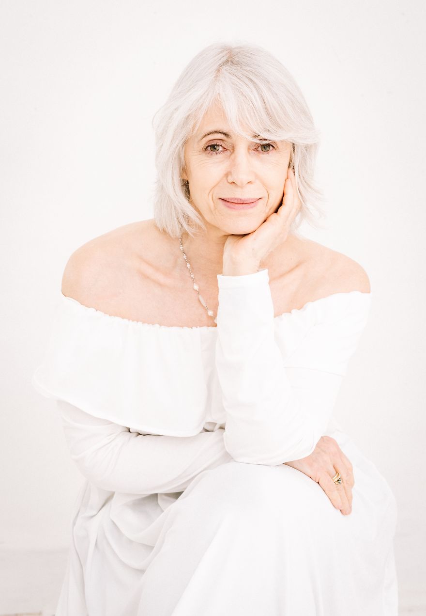 My 15 Portraits Of Women With Grey Hair Inspire People To Embrace Their Natural Beauty My 15 Portraits Of Women With Grey Hair Inspire People To Embrace Their Natural Beauty