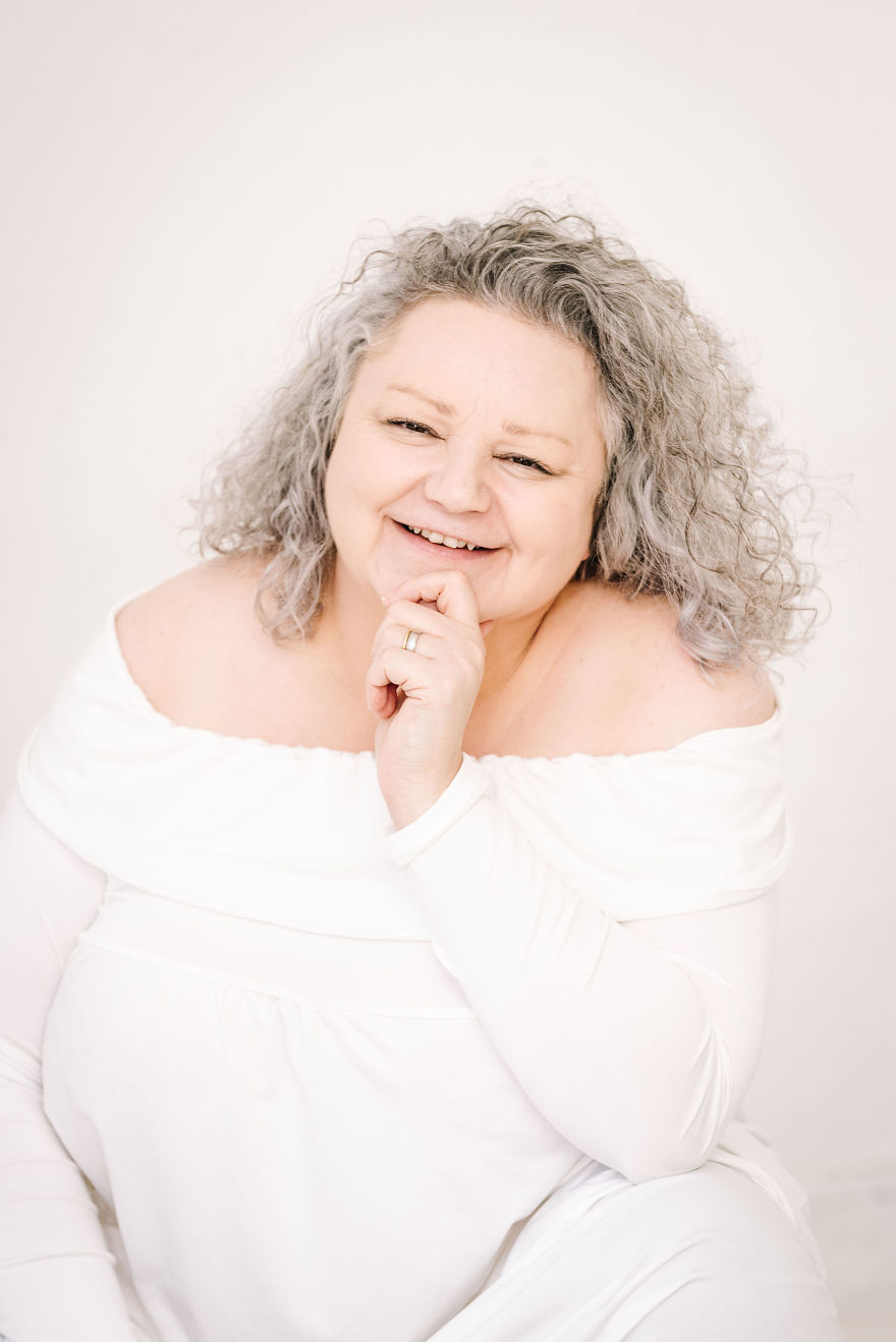 My 15 Portraits Of Women With Grey Hair Inspire People To Embrace Their Natural Beauty My 15 Portraits Of Women With Grey Hair Inspire People To Embrace Their Natural Beauty