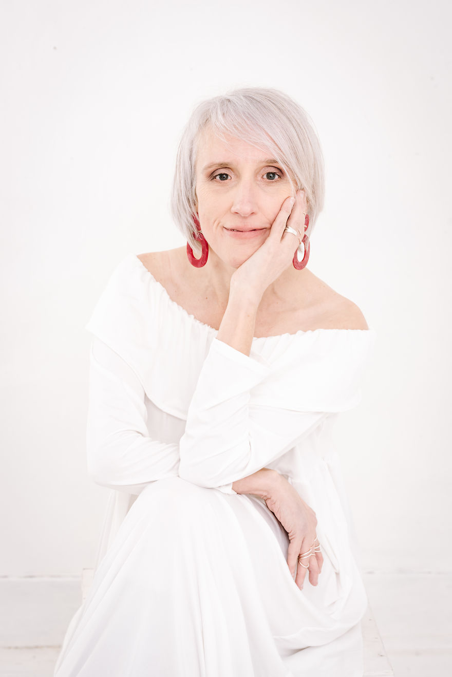 My 15 Portraits Of Women With Grey Hair Inspire People To Embrace Their Natural Beauty My 15 Portraits Of Women With Grey Hair Inspire People To Embrace Their Natural Beauty