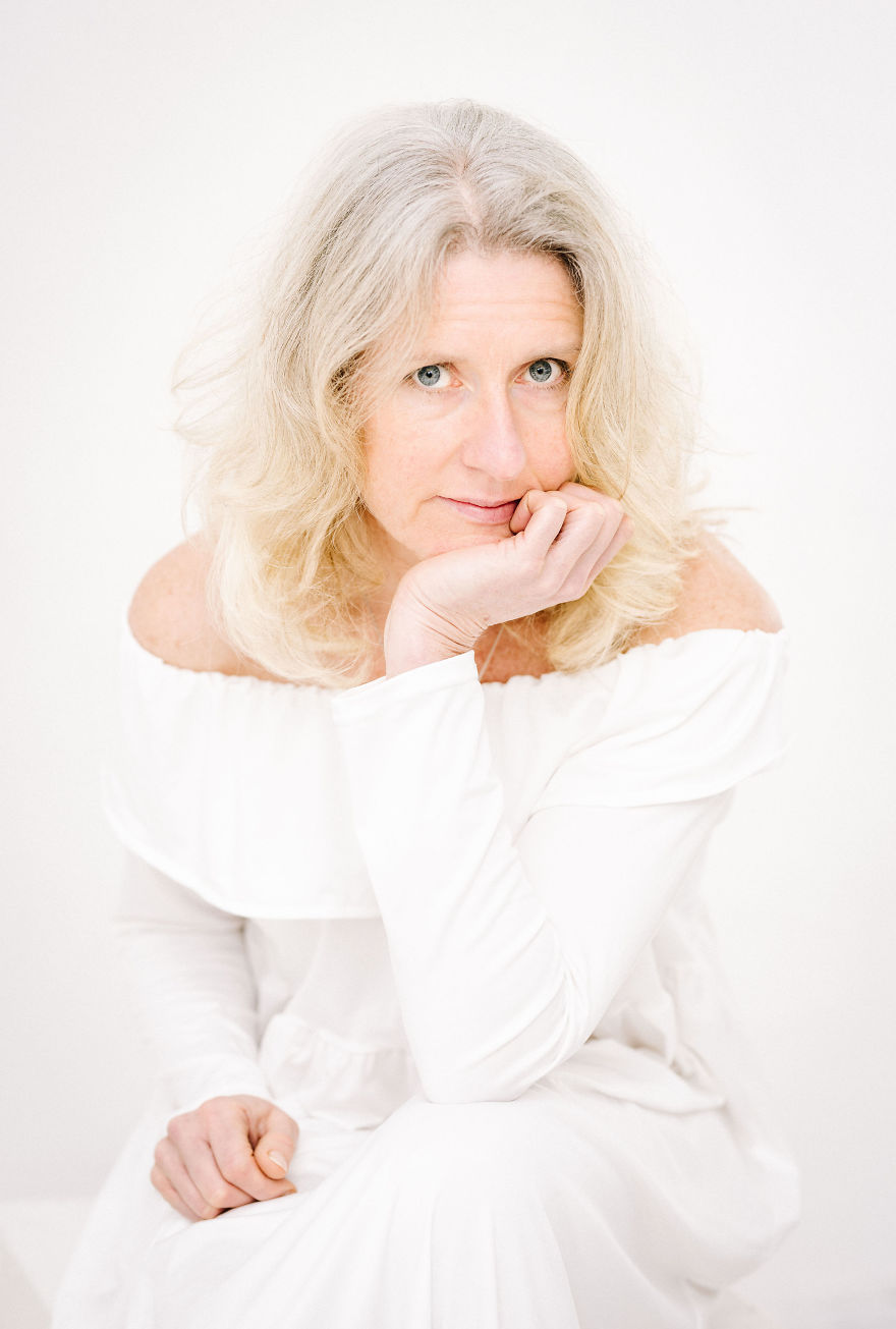 My 15 Portraits Of Women With Grey Hair Inspire People To Embrace Their Natural Beauty My 15 Portraits Of Women With Grey Hair Inspire People To Embrace Their Natural Beauty