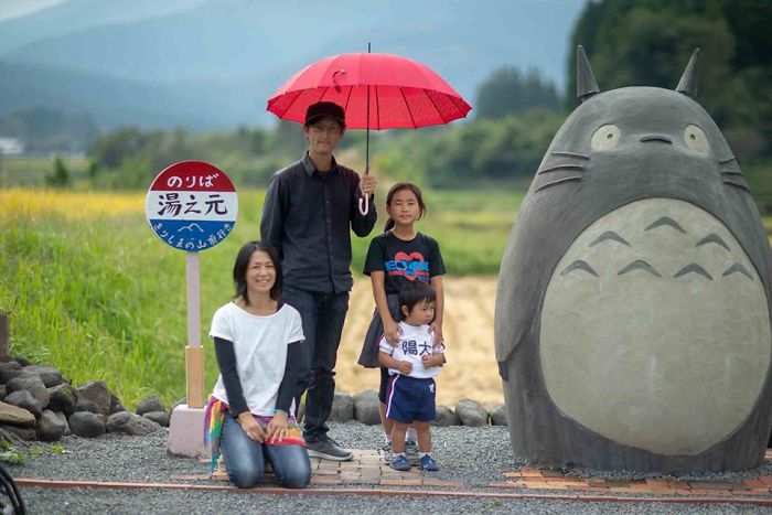 Elderly Couple Recreated A Totoro Bus Stop In Real Life Elderly Couple Recreated A Totoro Bus Stop In Real Life