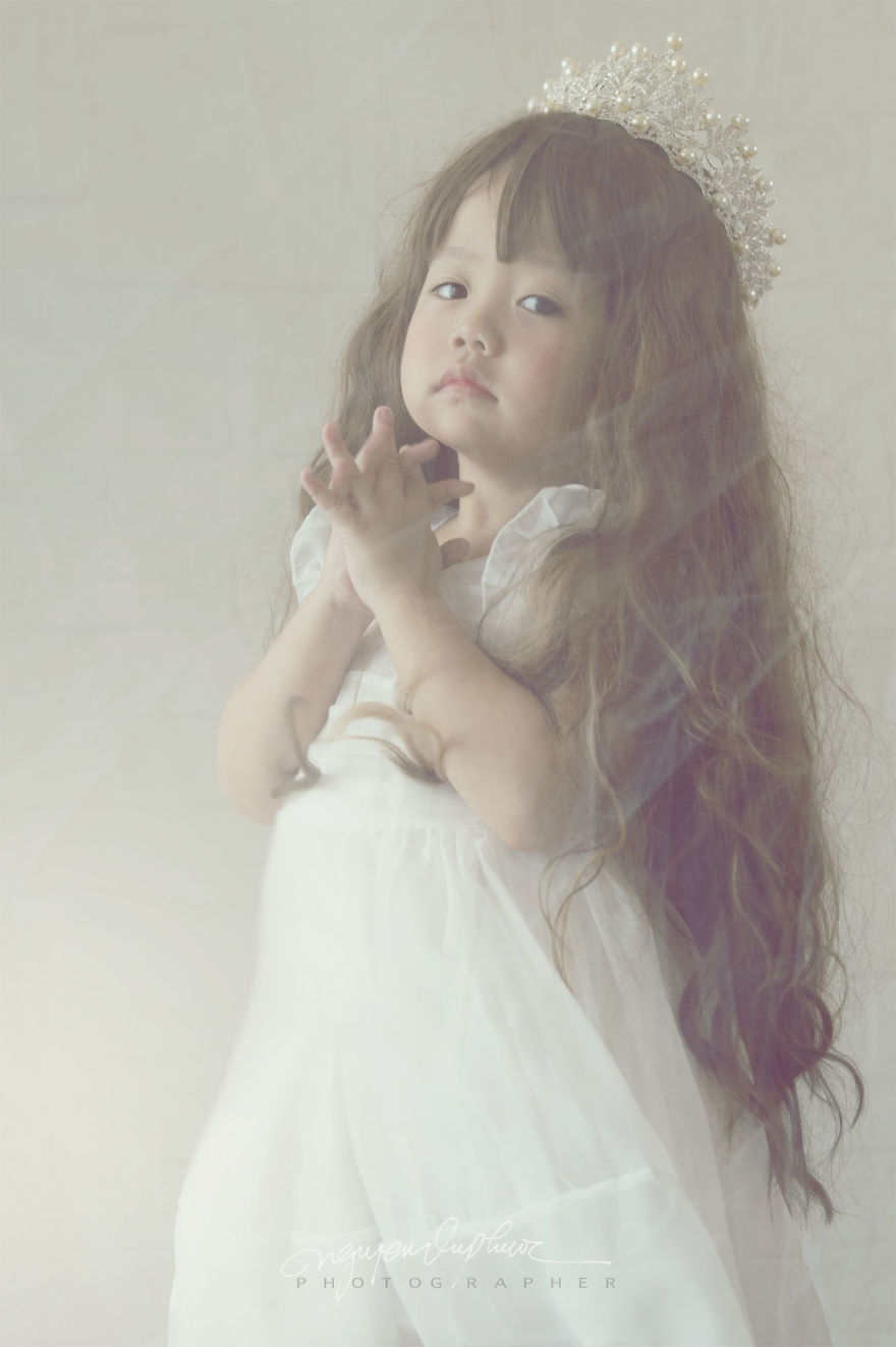 These Photos Are The Stories That Zinni Plays As A Princess With Her Mother These Photos Are The Stories That Zinni Plays As A Princess With Her Mother