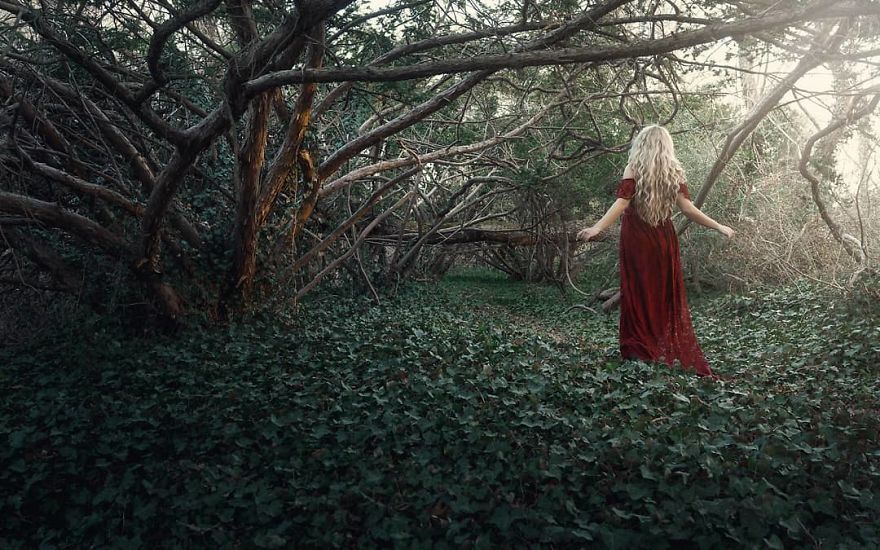 Photographer Captures Eerie Portraits That Look Like Horror Movie Posters (81 Pics) Photographer Captures Eerie Portraits That Look Like Horror Movie Posters (81 Pics)