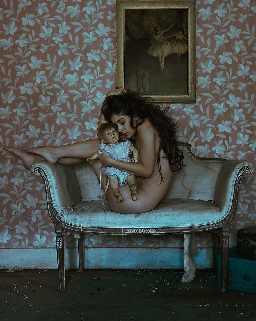 Photographer Captures Eerie Portraits That Look Like Horror Movie Posters (81 Pics) Photographer Captures Eerie Portraits That Look Like Horror Movie Posters (81 Pics)