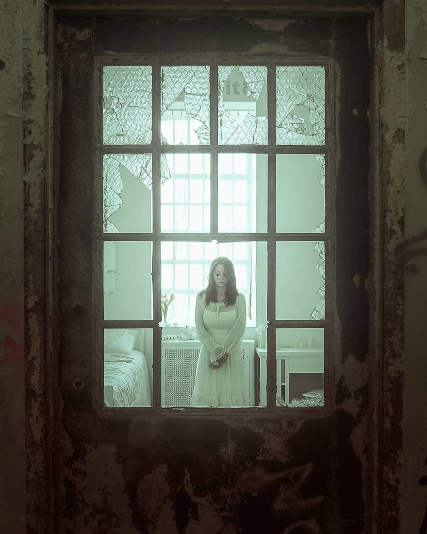 Photographer Captures Eerie Portraits That Look Like Horror Movie Posters (81 Pics) Photographer Captures Eerie Portraits That Look Like Horror Movie Posters (81 Pics)