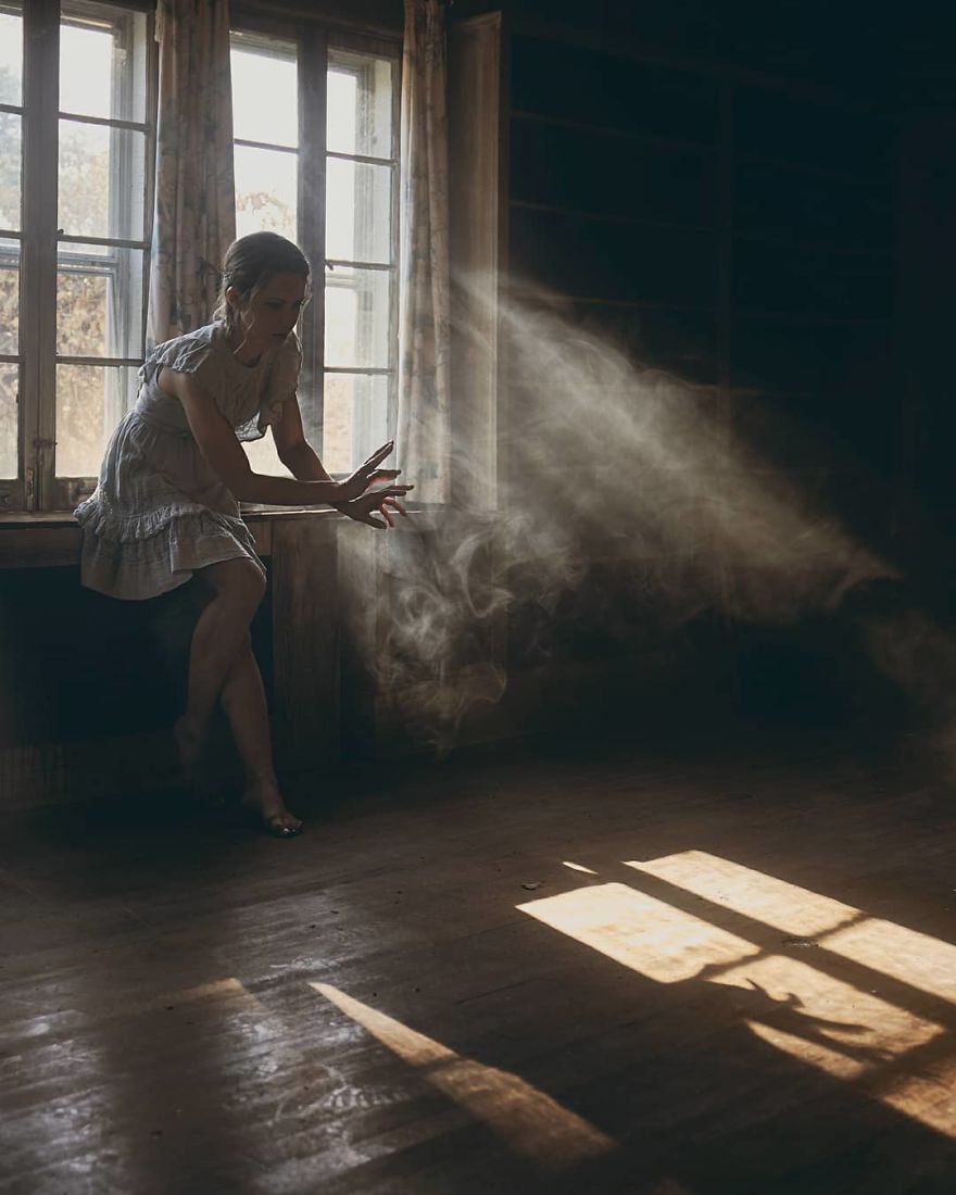 Photographer Captures Eerie Portraits That Look Like Horror Movie Posters (81 Pics) Photographer Captures Eerie Portraits That Look Like Horror Movie Posters (81 Pics)