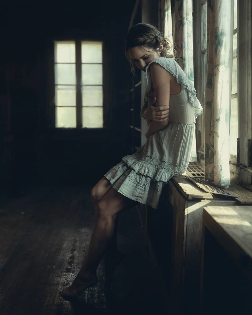 Photographer Captures Eerie Portraits That Look Like Horror Movie Posters (81 Pics) Photographer Captures Eerie Portraits That Look Like Horror Movie Posters (81 Pics)