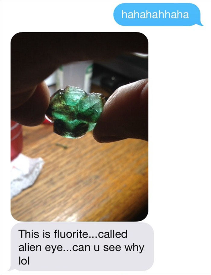 Woman Gives Her Number To A Guy On Tinder, Gets Pleasantly Surprised When He Starts Sending Her Photos Of His Rocks Woman Gives Her Number To A Guy On Tinder, Gets Pleasantly Surprised When He Starts Sending Her Photos Of His Rocks