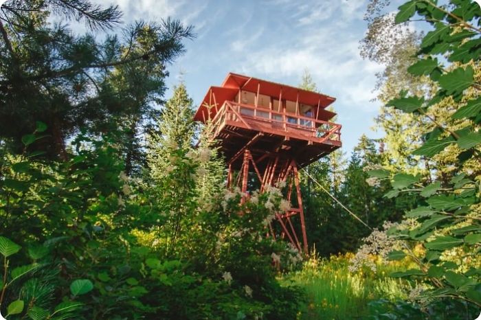 1950s Fire Lookout Transformed Into An Off-Grid Shelter 1950s Fire Lookout Transformed Into An Off-Grid Shelter