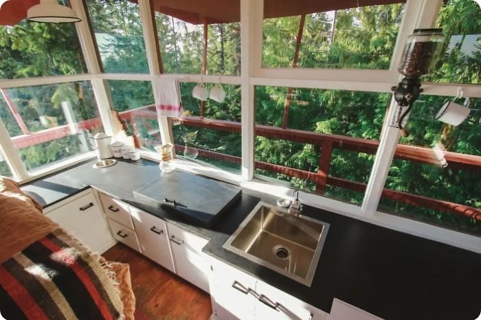 1950s Fire Lookout Transformed Into An Off-Grid Shelter 1950s Fire Lookout Transformed Into An Off-Grid Shelter