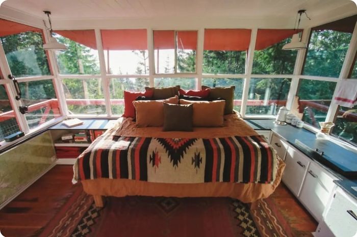 1950s Fire Lookout Transformed Into An Off-Grid Shelter 1950s Fire Lookout Transformed Into An Off-Grid Shelter