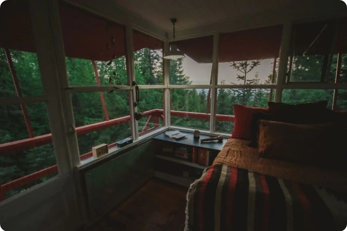 1950s Fire Lookout Transformed Into An Off-Grid Shelter 1950s Fire Lookout Transformed Into An Off-Grid Shelter