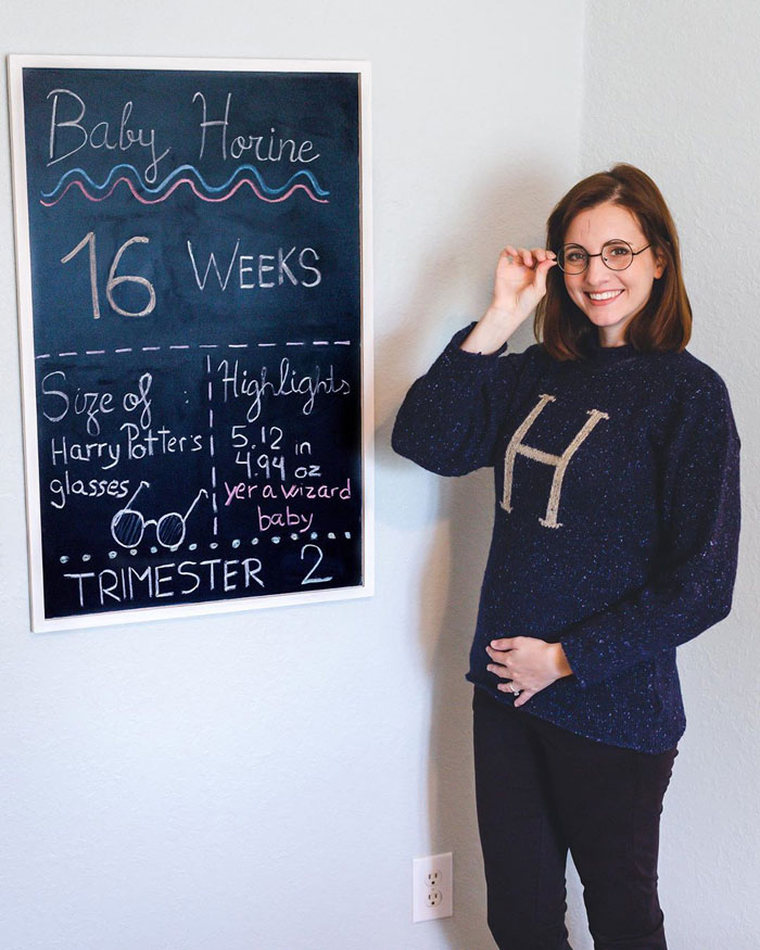 Woman Dresses Up As Different Pop Culture Characters To Celebrate Each Week Of Her Pregnancy Woman Dresses Up As Different Pop Culture Characters To Celebrate Each Week Of Her Pregnancy