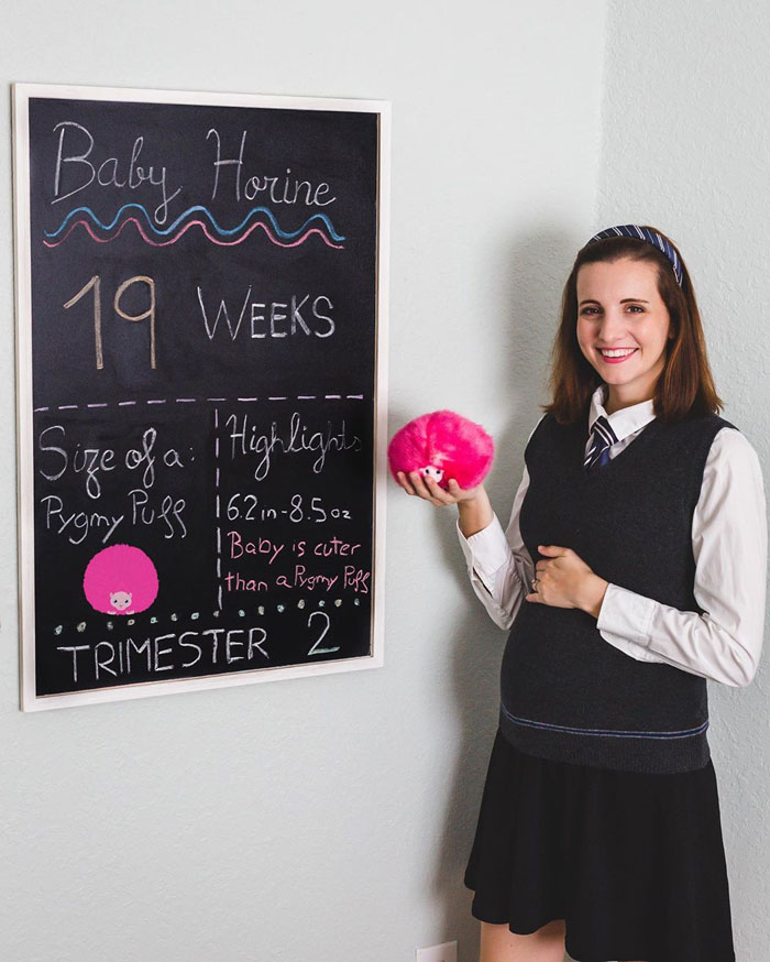 Woman Dresses Up As Different Pop Culture Characters To Celebrate Each Week Of Her Pregnancy Woman Dresses Up As Different Pop Culture Characters To Celebrate Each Week Of Her Pregnancy