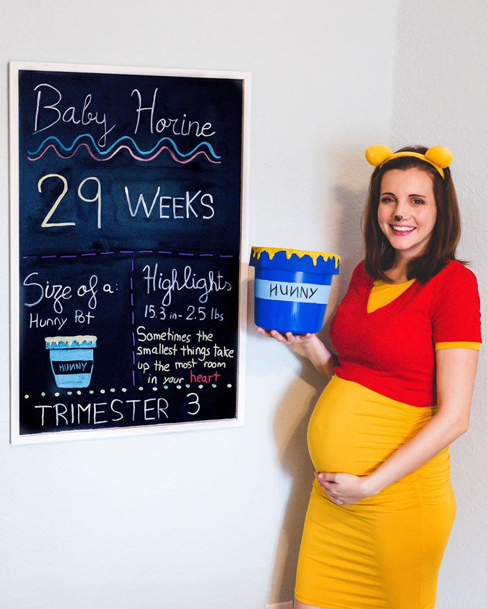 Woman Dresses Up As Different Pop Culture Characters To Celebrate Each Week Of Her Pregnancy Woman Dresses Up As Different Pop Culture Characters To Celebrate Each Week Of Her Pregnancy
