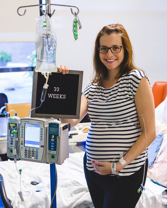 Woman Dresses Up As Different Pop Culture Characters To Celebrate Each Week Of Her Pregnancy Woman Dresses Up As Different Pop Culture Characters To Celebrate Each Week Of Her Pregnancy