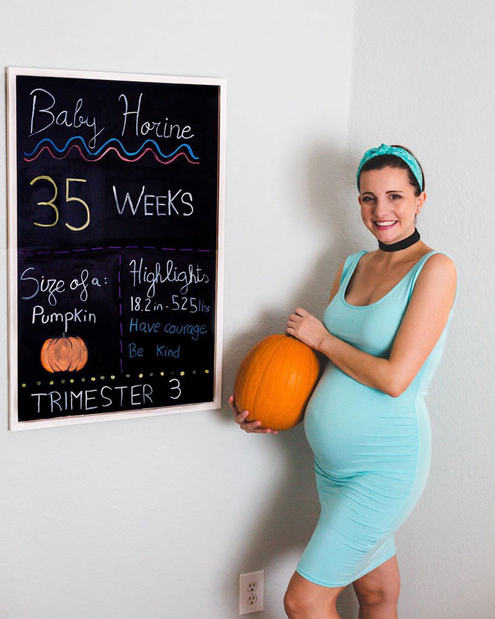 Woman Dresses Up As Different Pop Culture Characters To Celebrate Each Week Of Her Pregnancy Woman Dresses Up As Different Pop Culture Characters To Celebrate Each Week Of Her Pregnancy