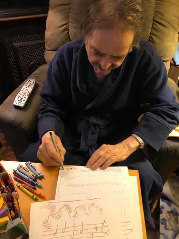 92-Year-Old War Veteran Starts Drawing To Save Money For This Mother Who&#8217;s Been Diagnosed With Cancer