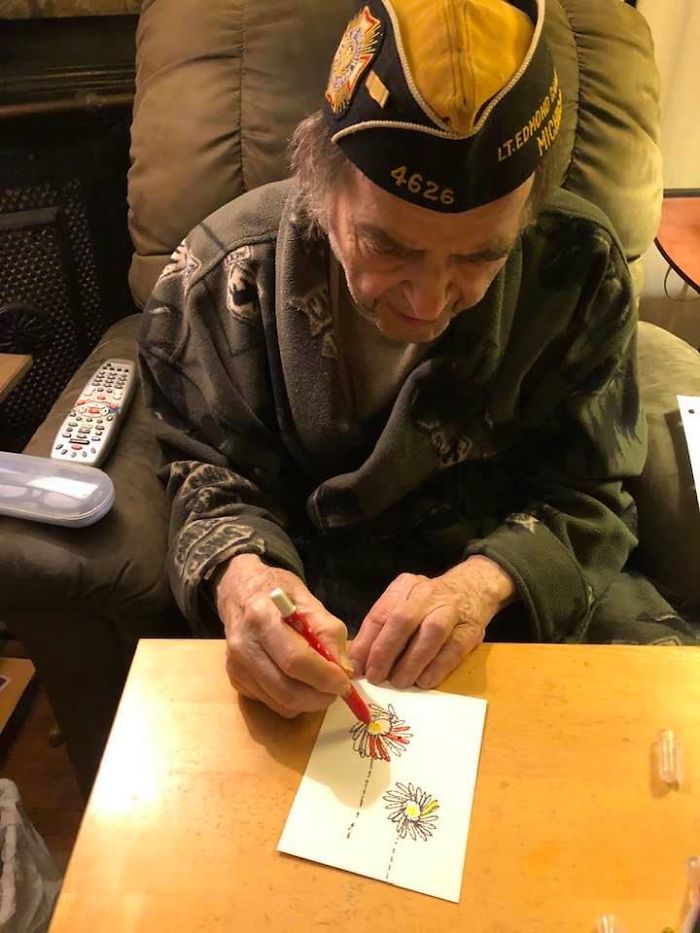 92-Year-Old War Veteran Starts Drawing To Save Money For This Mother Who&#8217;s Been Diagnosed With Cancer