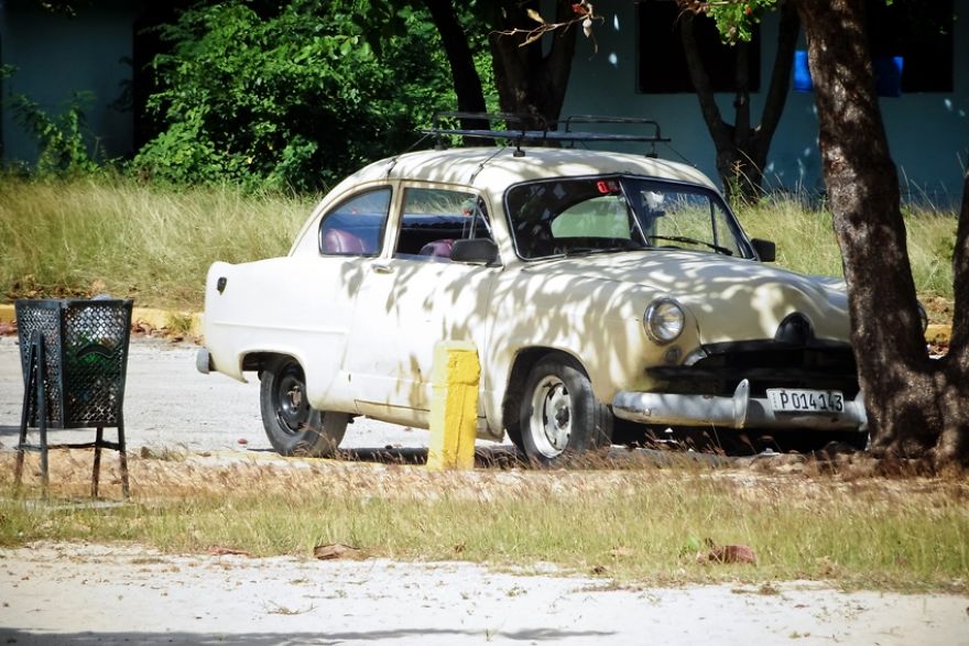 French Photographer Takes Pictures Of Street Trash Bins Around The World French Photographer Takes Pictures Of Street Trash Bins Around The World