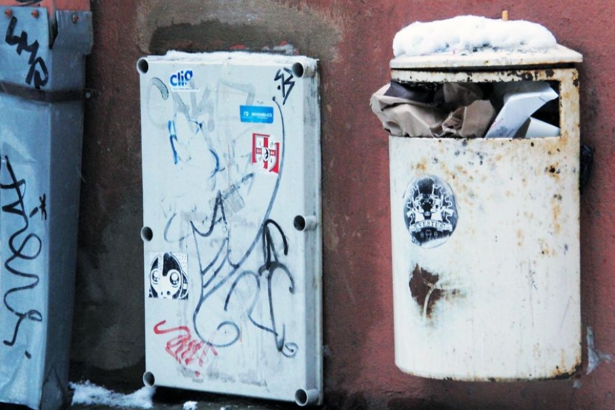 French Photographer Takes Pictures Of Street Trash Bins Around The World French Photographer Takes Pictures Of Street Trash Bins Around The World
