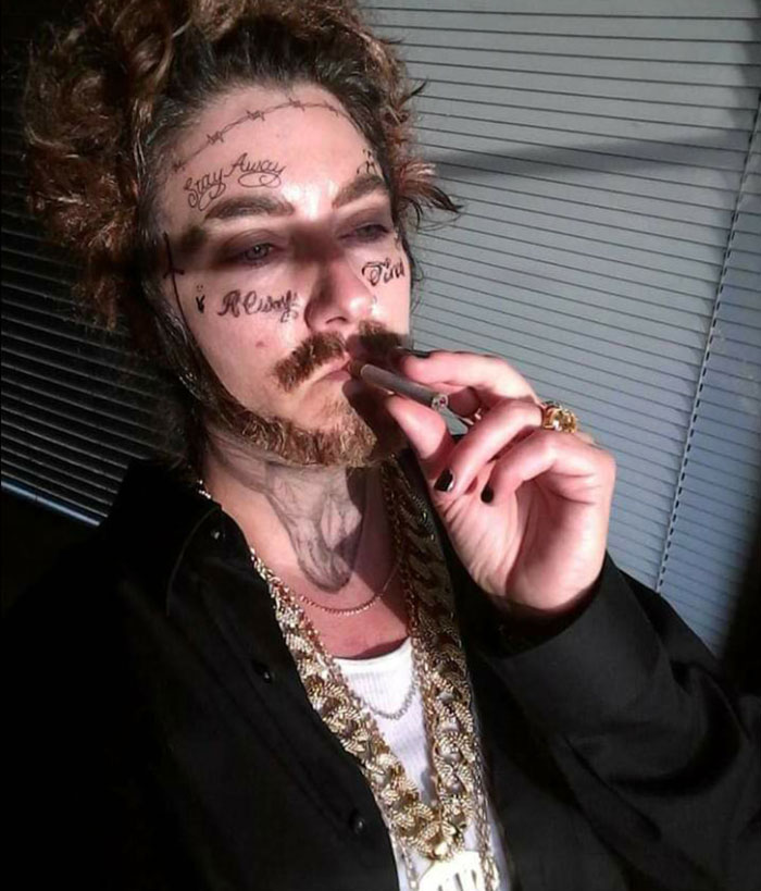 This 40-Year-Old Mom Pranks Kids By Dressing Up As Post Malone Making Everyone Think She’s Their Dad This 40-Year-Old Mom Pranks Kids By Dressing Up As Post Malone Making Everyone Think She’s Their Dad