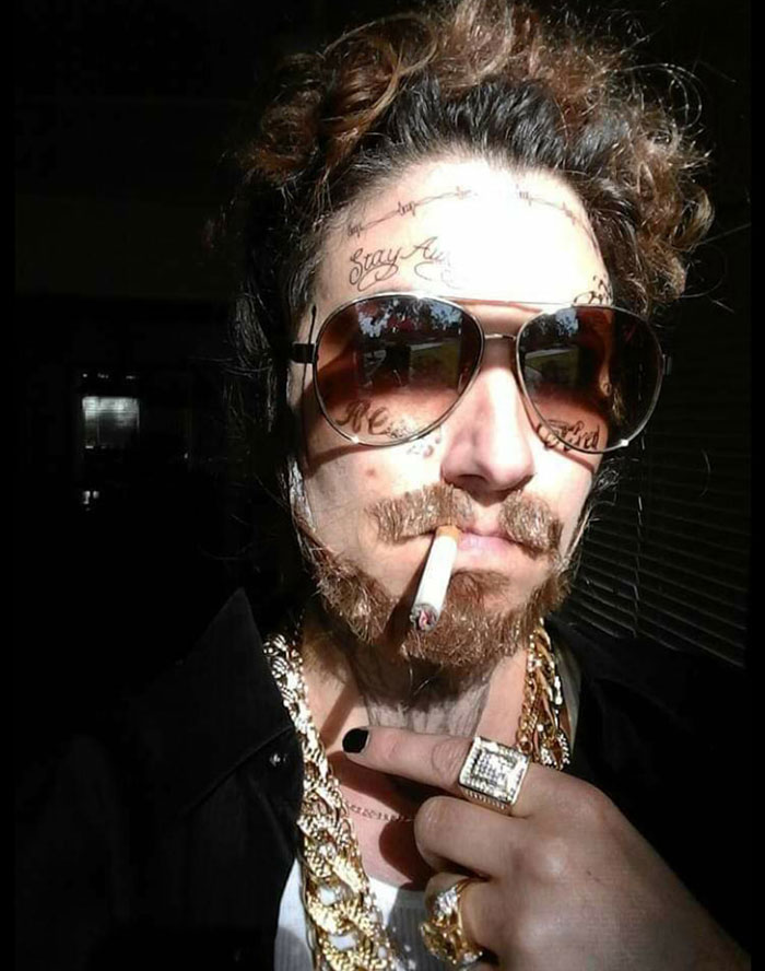 This 40-Year-Old Mom Pranks Kids By Dressing Up As Post Malone Making Everyone Think She’s Their Dad This 40-Year-Old Mom Pranks Kids By Dressing Up As Post Malone Making Everyone Think She’s Their Dad