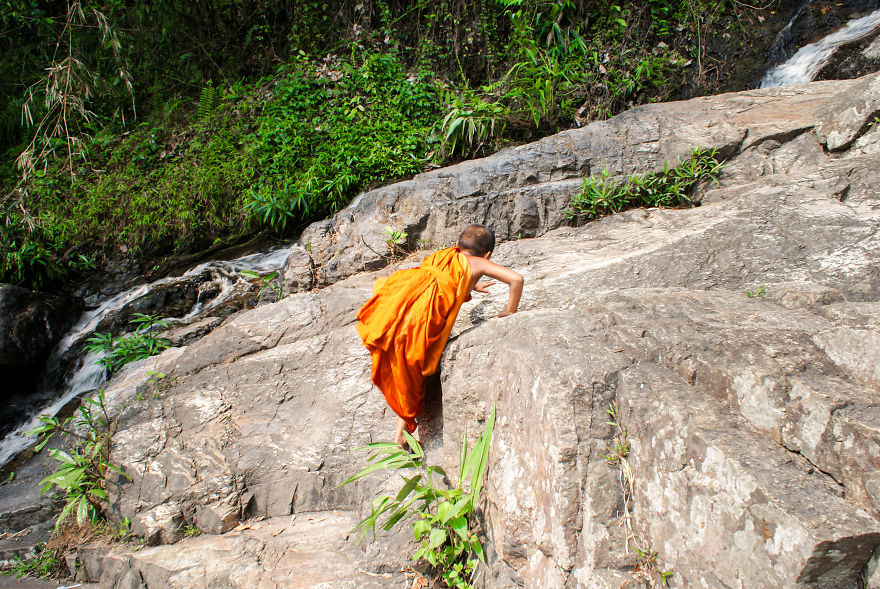 These Photographs Show The Beauty And The Drama Of Tourism In Thailand