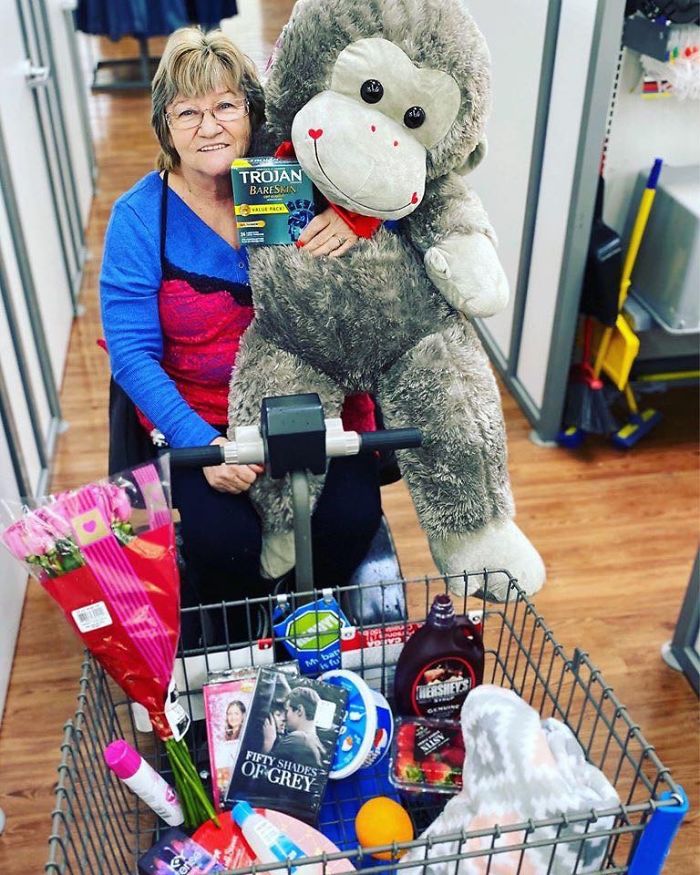 This Lady Works At Walmart, Poses With Its Products For Store’s Local FB Page And People Love Her Sense Of Humor This Lady Works At Walmart, Poses With Its Products For Store’s Local FB Page And People Love Her Sense Of Humor